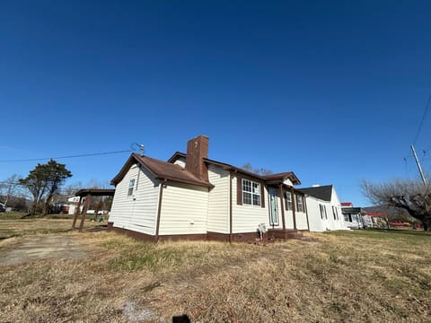 816 W Chester Avenue, Middlesboro, KY 40965 — photo 3