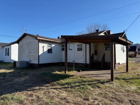 816 W Chester Avenue, Middlesboro, KY 40965 — photo 4