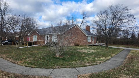 100 Henry Drive, Berea, KY 40403 — photo 3