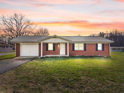 2048 US-127, Russell Springs, KY 42642 — photo 2