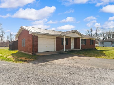 2048 US-127, Russell Springs, KY 42642 — photo 4
