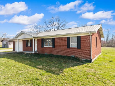 2048 US-127, Russell Springs, KY 42642 — photo 5
