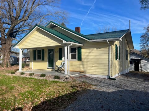 50 Richards Drive, Russell Springs, KY 42642 — photo 2