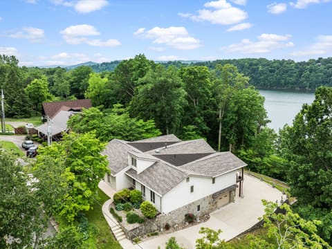 389 Lakeview Drive, Somerset, KY 42503 — photo 2