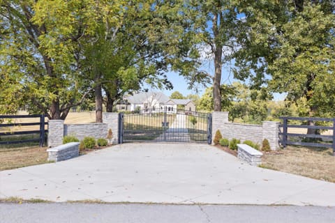 100 Stirling Lane, Versailles, KY 40383 — photo 4