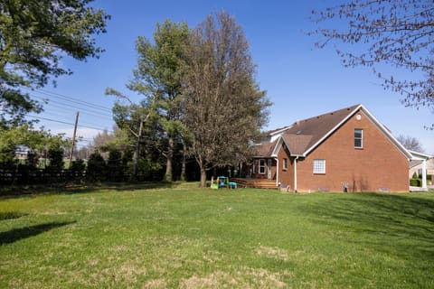 410 Brook Court, Frankfort, KY 40601 — photo 2