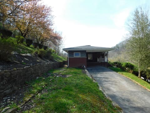 116 Wolf Hollow Road, Baxter, KY 40806 — photo 2