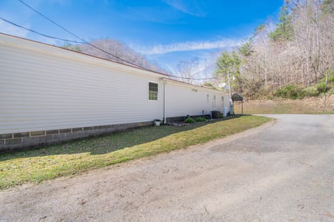 706 Abner Fork Road, Belcher, KY 41513 — photo 2