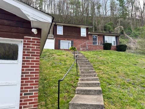 514 Cracker Bottom Rd Road, Martin, KY 41649 — photo 2