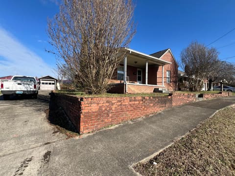 905 S Kentucky Avenue, Corbin, KY 40701 — photo 2