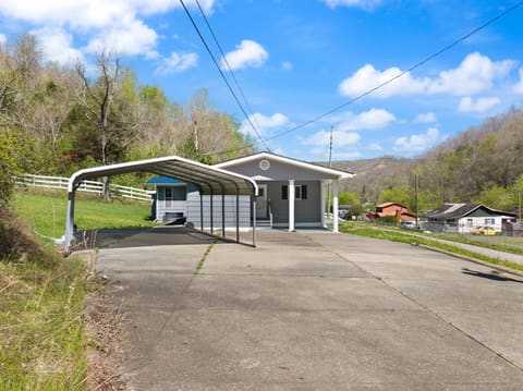 5935 Ky Rt 2030, Harold, KY 41635 — photo 2