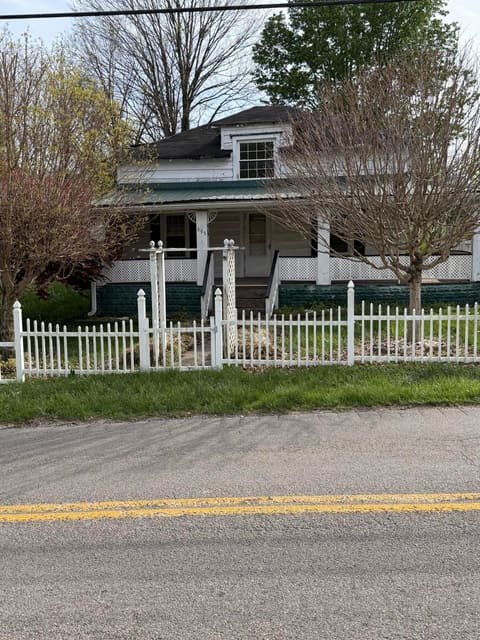 695 W Main Street, Mt Vernon, KY 40456 — photo 2