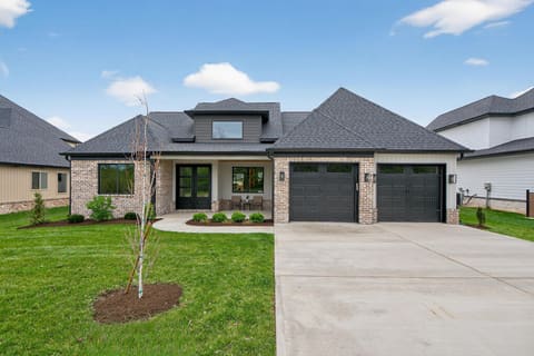 570 Saffron Lane, Versailles, KY 40383 — photo 2
