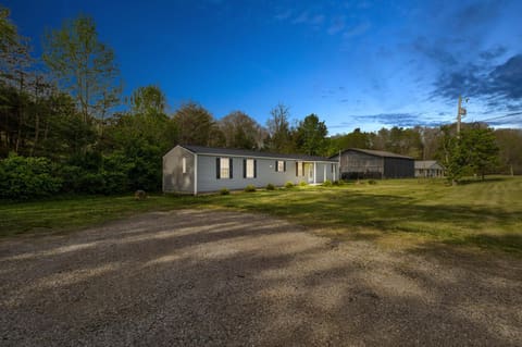 7565 Cream Alley Road, Jeffersonville, KY 40337 — photo 2
