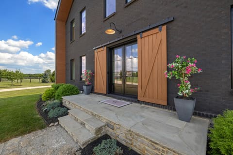 689 Sarah Blake Lane, Versailles, KY 40383 — photo 2