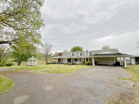 630 Dollie Miller Road, East Bernstadt, KY 40729 — photo 2