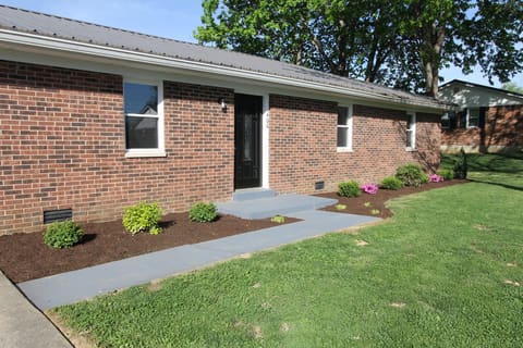 406 Sunset Drive, Lawrenceburg, KY 40342 — photo 2