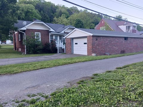 902 Oak Street, Cumberland, KY 40823 — photo 3