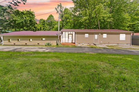 715 George Hardwick Drive, Bronston, KY 42518 — photo 2