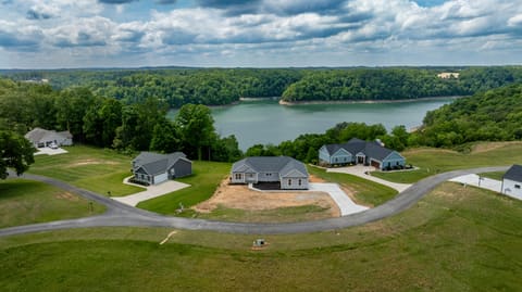 634 Beacon Street, Russell Springs, KY 42642 — photo 2