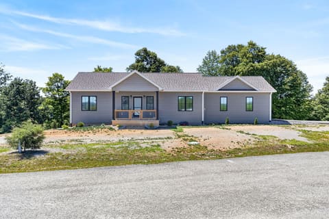944 Lakepoint Drive, Albany, KY 42602 — photo 2