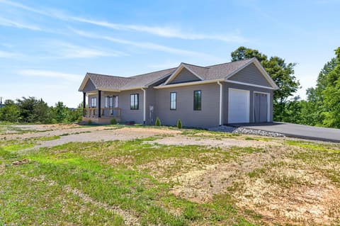 944 Lakepoint Drive, Albany, KY 42602 — photo 4