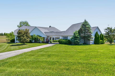 2027 Clintonville Road, Paris, KY 40361 — photo 2