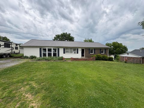 110 Hensley Heights, Harrodsburg, KY 40330 — photo 2