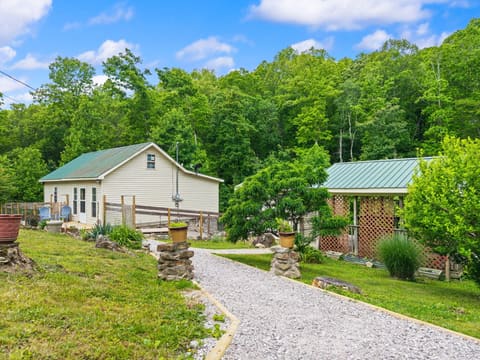 2585 Hazel Patch Road, East Bernstadt, KY 40729 — photo 2