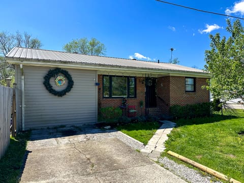 241 8th Avenue, Clay City, KY 40312 — photo 2