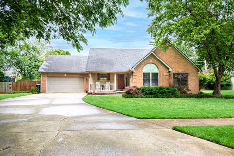 453 Gleneagles Way, Versailles, KY 40383 — photo 2