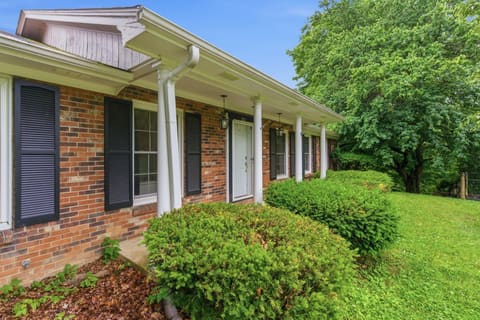 601 S Dogwood Drive, Berea, KY 40403 — photo 2