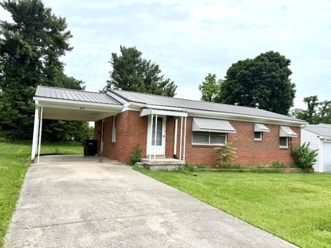 219 Gale Drive, Lancaster, KY 40444 — photo 2