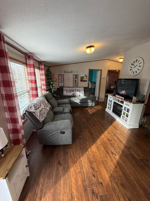 136 E Railroad Street, Hustonville, KY 40437 — photo 3