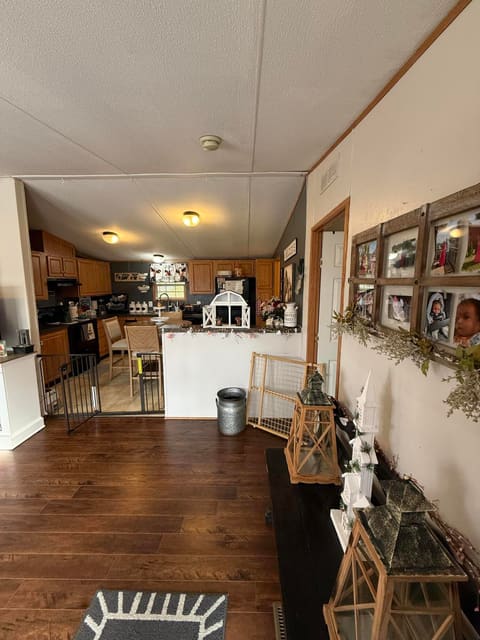 136 E Railroad Street, Hustonville, KY 40437 — photo 4