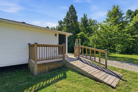 2255 S Tree Tower Road, Sand Gap, KY 40481 — photo 2