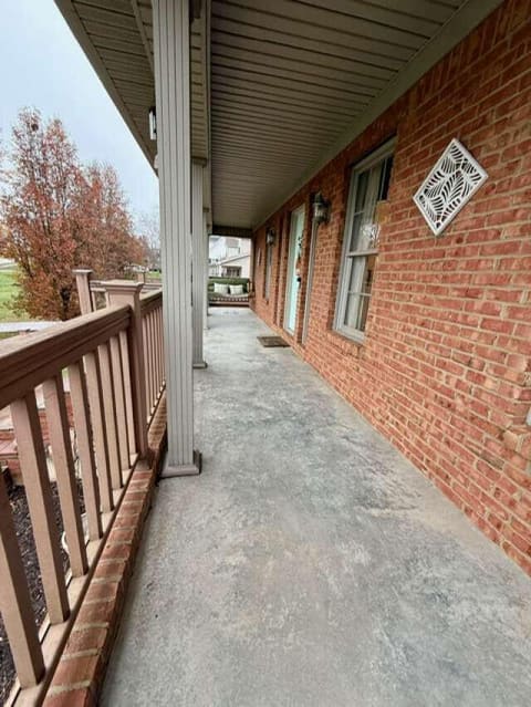 131 Creekside Drive, Danville, KY 40422 — photo 2