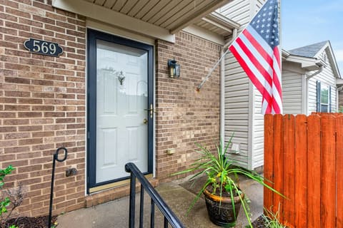 569 Goldon Trophy Trail, Lexington, KY 40514 — photo 2
