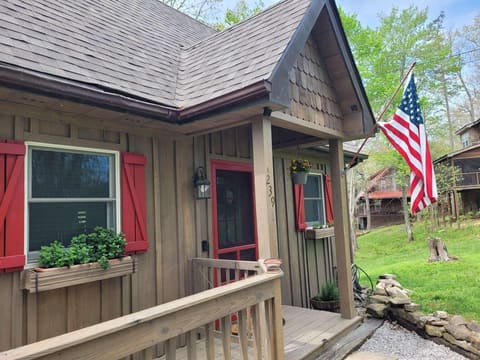 239 Enchanted Forest Way, Burnside, KY 42519 — photo 2