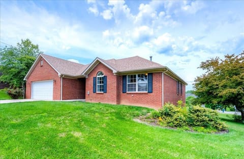 1054 Devane Lane, Frankfort, KY 40601 — photo 2