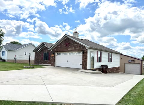 143 Deer Run, Lancaster, KY 40444 — photo 2