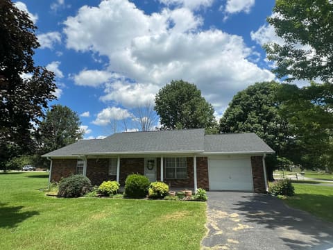 134 Cherokee Avenue, Russell Springs, KY 42642 — photo 2