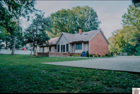 220 Valiant Drive, Paducah, KY 42001 — photo 2