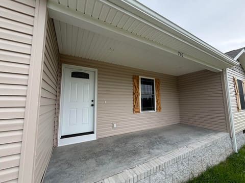 710 W Shelby Avenue, Elkton, KY 42220 — photo 2