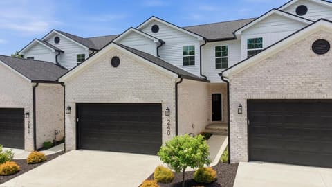 240 Sugartree Lane, Versailles, KY 40383 — photo 2