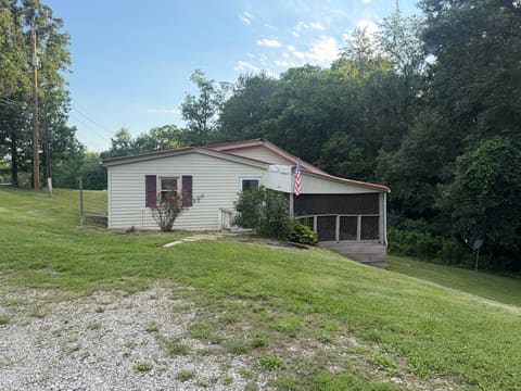 230 Barnes Road, Jeffersonville, KY 40337 — photo 2