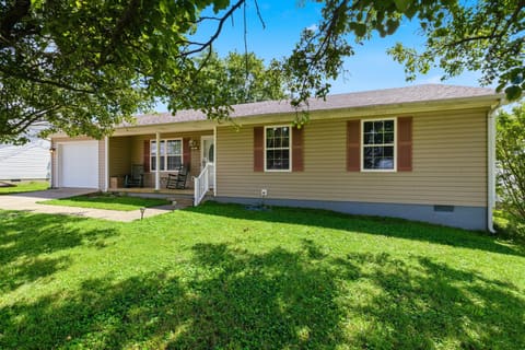 215 Azalea Street, Harrodsburg, KY 40330 — photo 2