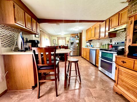 908 Manchester Avenue, Middlesboro, KY 40965 — photo 2