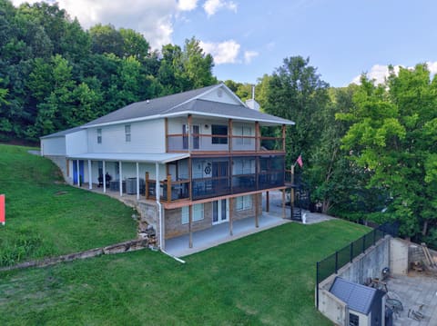 141 S Ash Street, Kuttawa, KY 42055 — photo 2