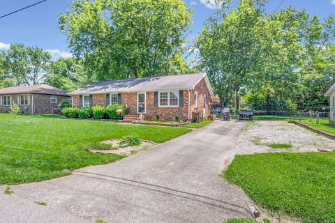 3416 Greenwood Drive, Hopkinsville, KY 42240 — photo 2